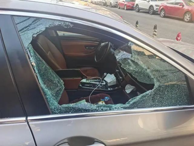 长春市民买车发现问题退车难10辆车被砸车窗盗窃