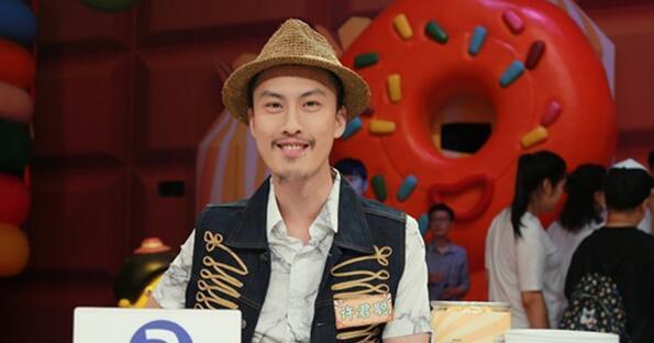 他是张小斐的"师兄",经历生活毒打后,如今连续3次上春晚!