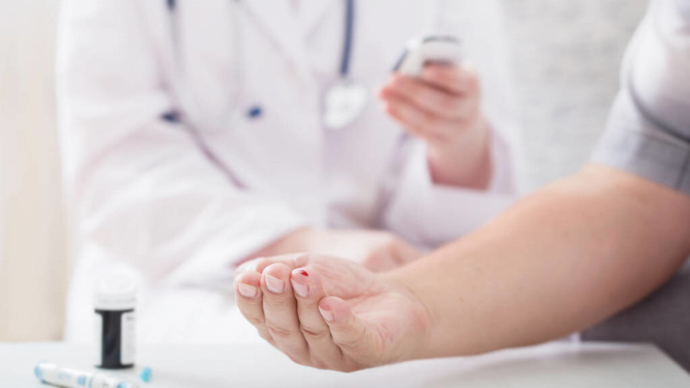 血糖|血糖总是飘忽不定？想稳住血糖，不妨把这3种食物“撤下”饭桌