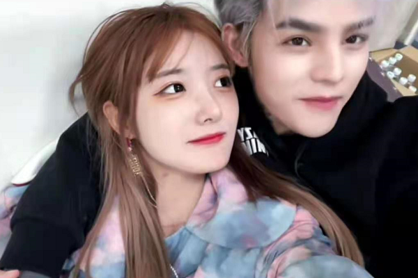 套路璐和殷世航复合后前男友深夜发文终究还是没能忍住