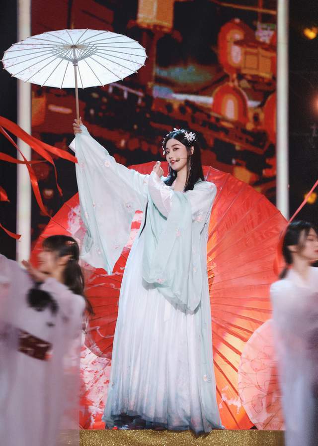 徐艺洋元宵喜乐会化身云海佳人古装惊艳穿越时空共庆佳节
