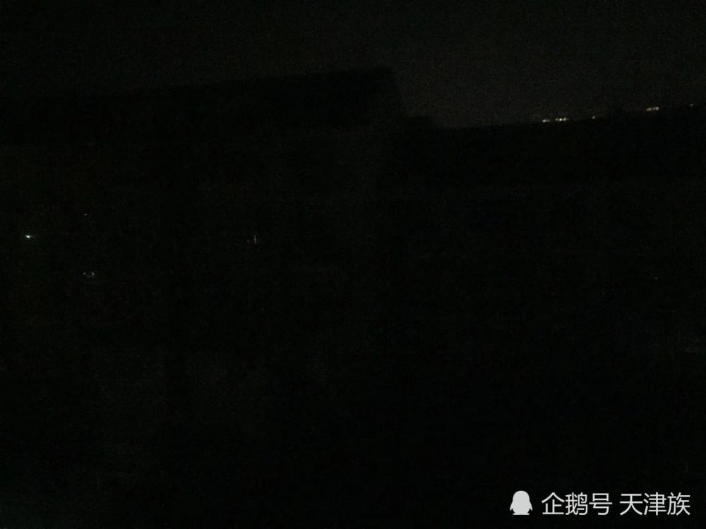 深夜突發天津一小區突發電力故障小區內漆黑一片