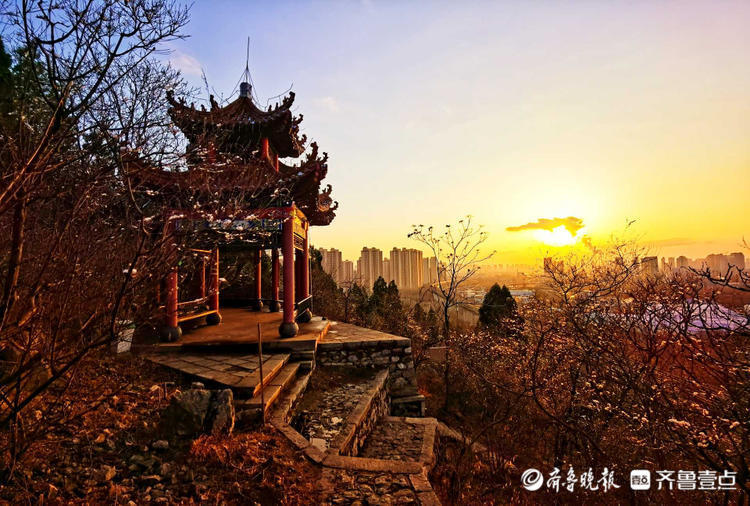 情报站大美济南鲍山公园雪挂枝头黄昏落日惊艳了初春