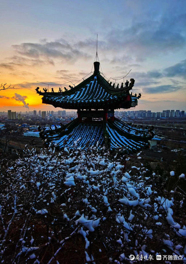 情报站大美济南鲍山公园雪挂枝头黄昏落日惊艳了初春