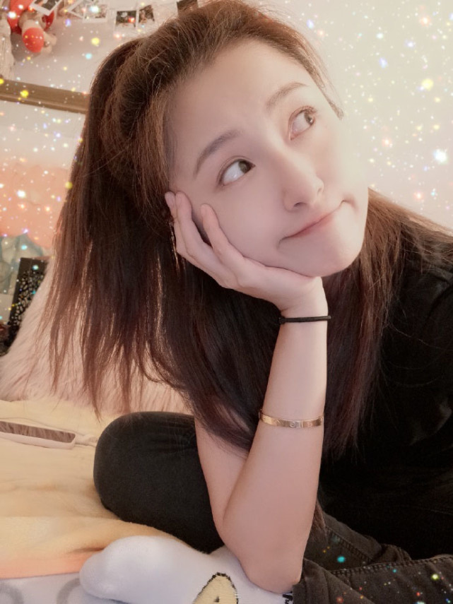 王彦霖大方承认恋情女友艾佳妮清新靓丽网友不是刚说是单身吗