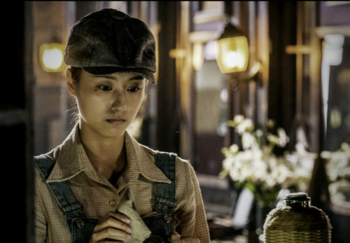 王彦霖大方承认恋情,女友艾佳妮甜蜜回应,表白文案暗藏深意