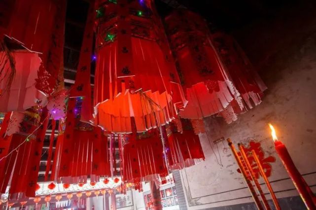 客家上灯习俗流传的族群,区域很广,它以"添丁"为中心,以"灯"的形式而