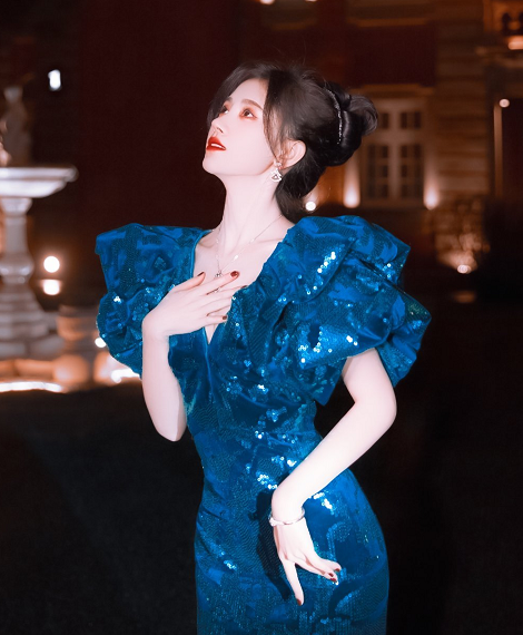 微博之夜滤镜有多强看到鞠婧祎礼服颜色的变化原谅我眼瞎