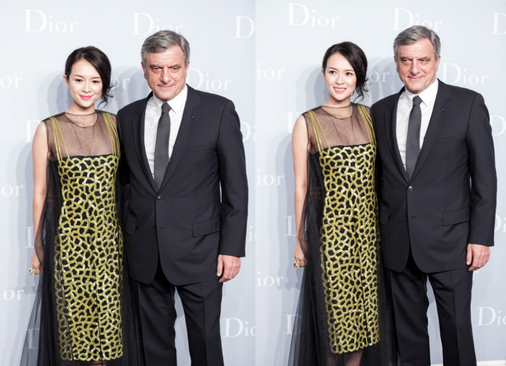 章子怡气质带着天真感穿黑色纱裙和老外合影年纪就是挺显小