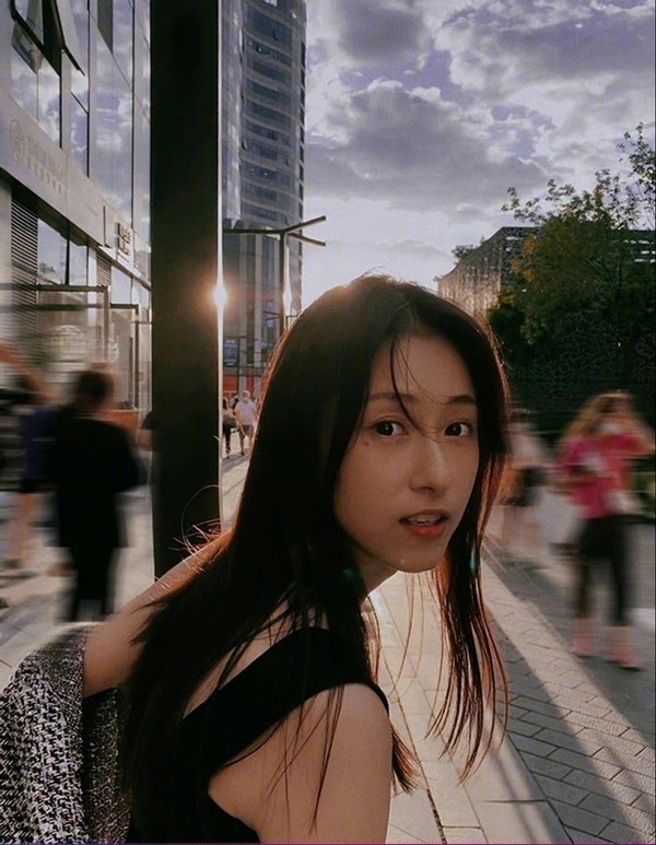 艾佳妮曾出演过《三十而已》里面的yoyo,《爱情公寓4》中张伟喜欢的