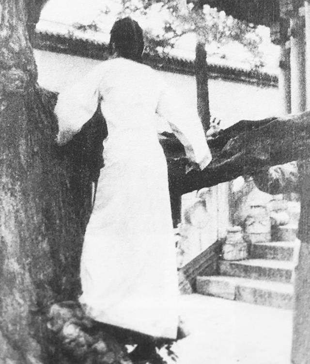 末代皇后婉容照片图10已有身孕被打入冷宫前不久的婉容