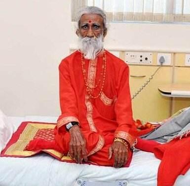 普拉德·贾尼在长达六十八年的岁月里,他一直不吃不喝,也不大小便