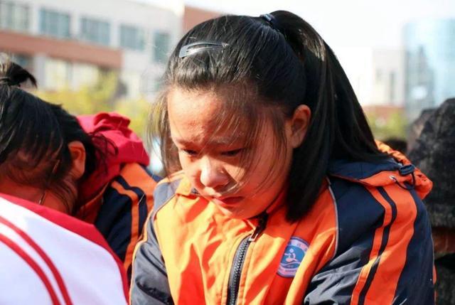 女孩第一次月经,早于这个年龄,可能就再也长不高了,妈妈别大意|丹丹