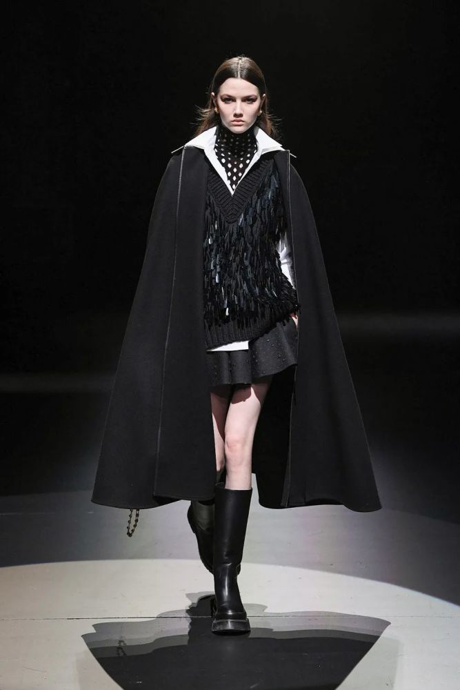 t型台valentino的浪漫不止是仙气缭绕也可以很朋克