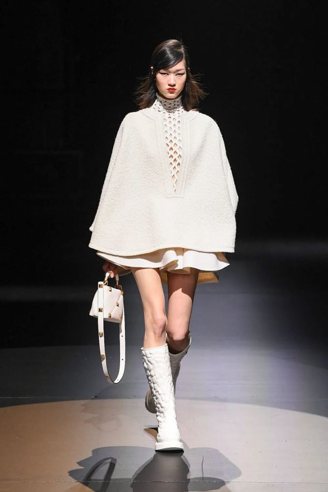 t型台valentino的浪漫不止是仙气缭绕也可以很朋克