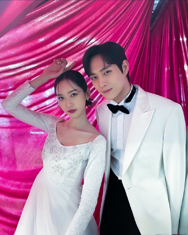 最新预告中锡京拿着千老师杀害她父亲的视频威胁千老