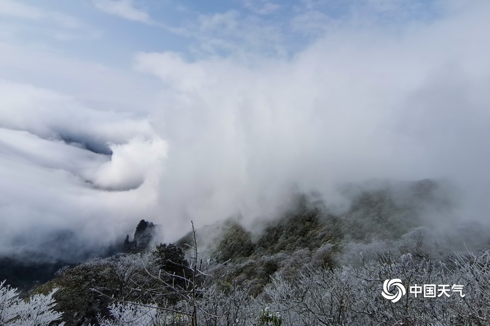 限量版美景贵州梵净山惊现瀑布云海奇观