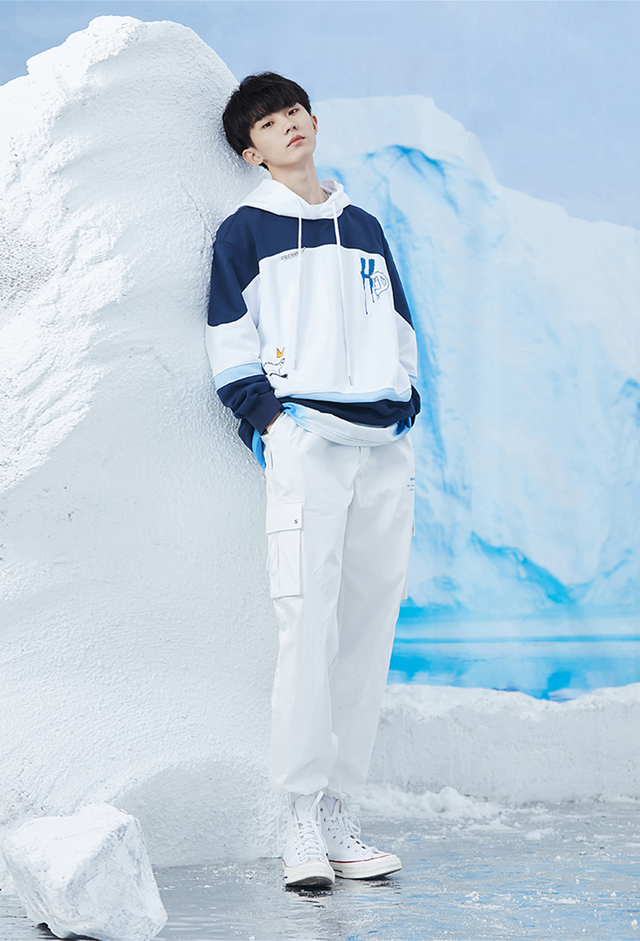 韩都衣舍x明星设计师时代少年团新系列涂鸦风引领年轻时尚