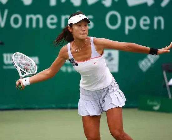 名将孙甜甜击败小威扬名天下,退役当副主任拼下2个女儿幸福如花