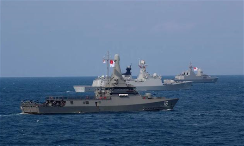 重点训练科目,对舰艇编队的对海打击和整体防空能力进行了全面的考核