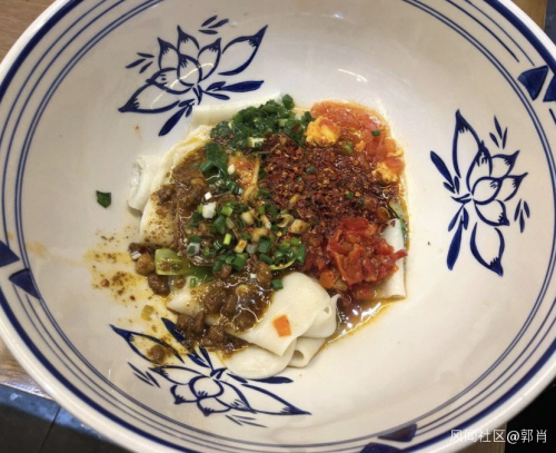 西安白鹿仓景区15元仅4根面条真心话这大碗宽面也很贵