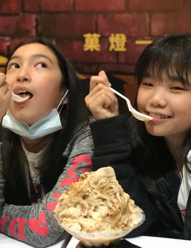 夏克立晒女儿夏天变化大逗比搞怪的小公主长大了甜美淑女越长越好看