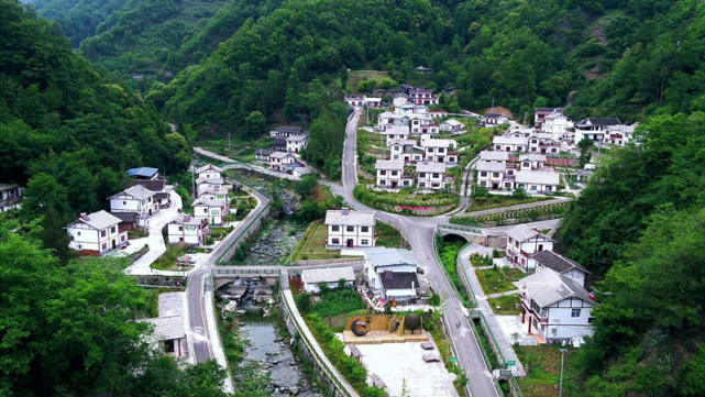 柳树吐芽,溪水潺潺……初春时节,走进四川省广元市青川县乔庄镇张家村