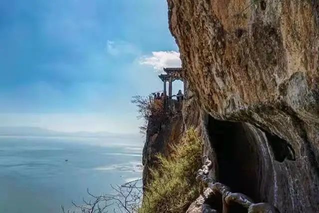 有座西翥灵仪的 碧鸡山