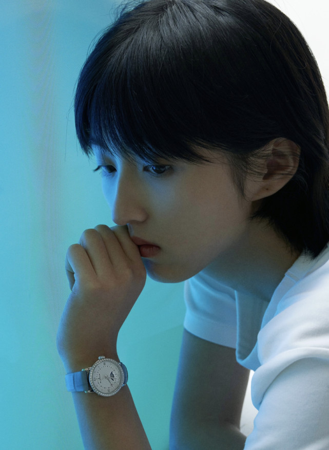 张子枫最新画报,唯一一个兼具少女感与少年感的小花旦,专属于她的独特