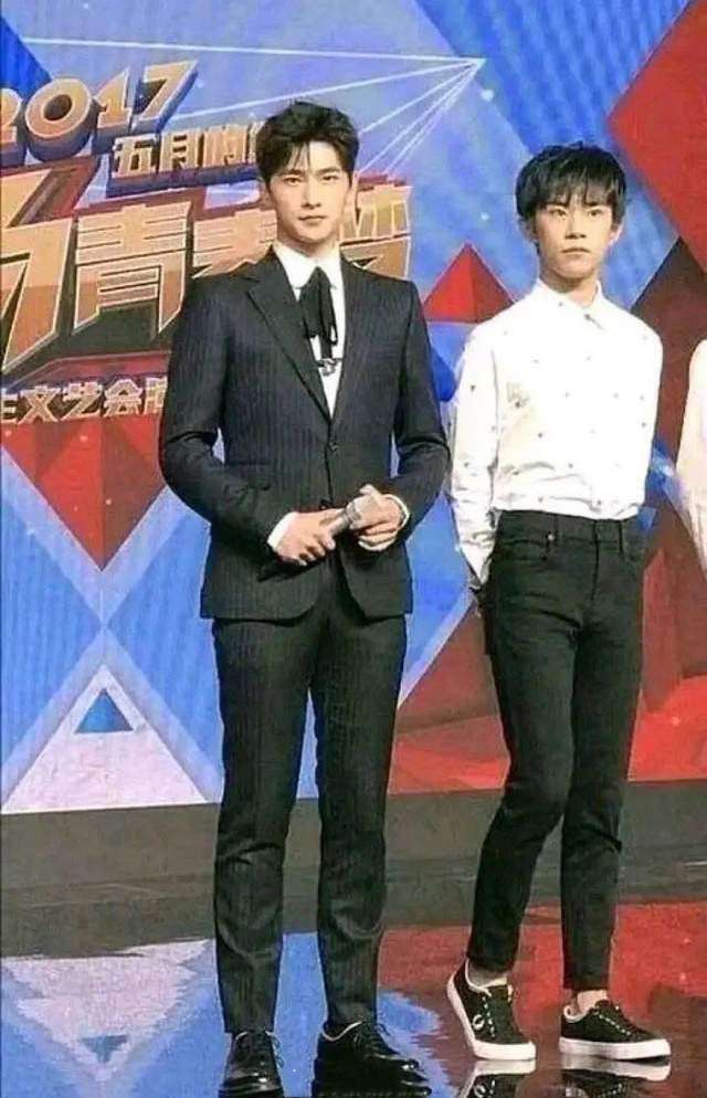 易烊千玺缺席微博之夜,是不想再因身高被嘲讽吗,王俊凯感受到了_腾讯