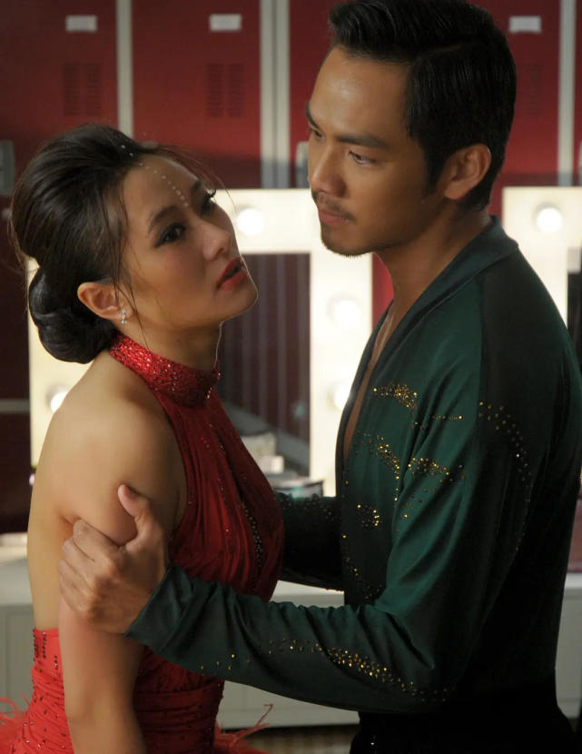 被王思聪嘲假混血,和周迅抢男友,嫁入豪门还整成秦岚,怎么想的