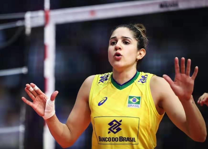 娜塔莉亚和斯蒂西亚克的相继拒绝以后,又瞄准了上海女排的外援利普曼