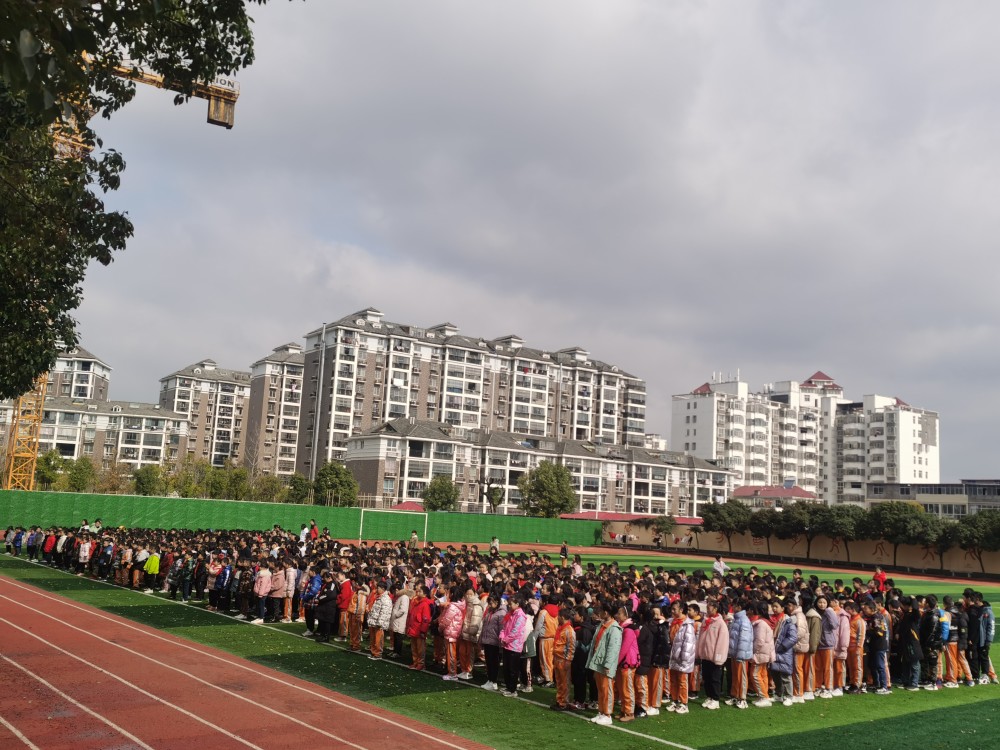 让我们插上春的翅膀,扬起青春的风帆,共同谱写九江育英学校新篇章!