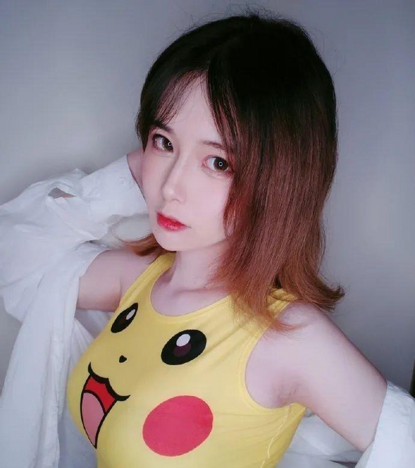 轩墨宝宝隆胸逐渐女性化艾比粗脖子抢眼网友王美丽最好看