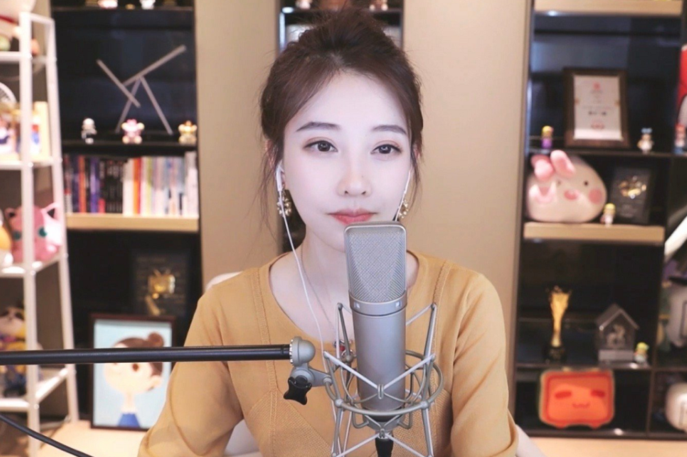 网络歌手转型专业歌手,冯提莫算不算成功?