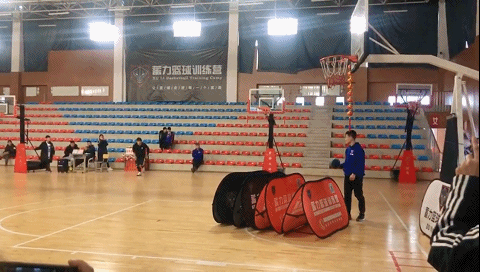 他是首位登上cba的草根飞人!|朱焱淼|扣篮|罗杰|cba|韩雨洋|张建豪