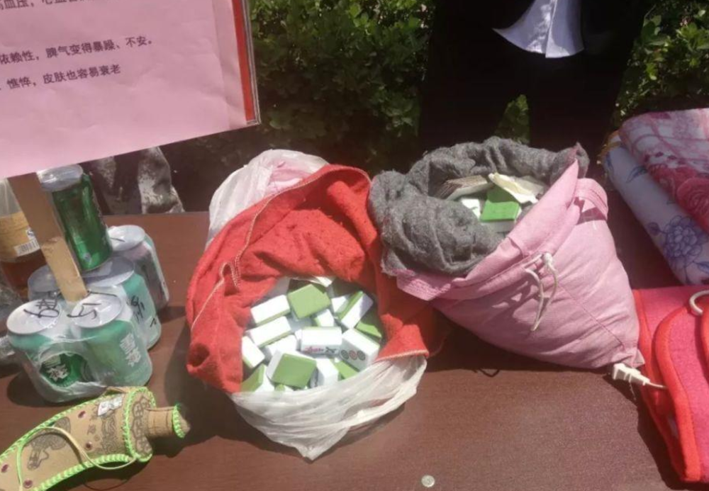 图10|校园"违禁品"所有的规定都是实施了很多年,经过多次修改后才逐渐