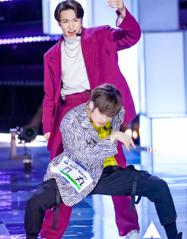 创4 力丸比赞多大5岁 曾是sm编舞师 没胖前超帅还撞脸王嘉尔 创4 Sm 力丸 王嘉尔 赞多