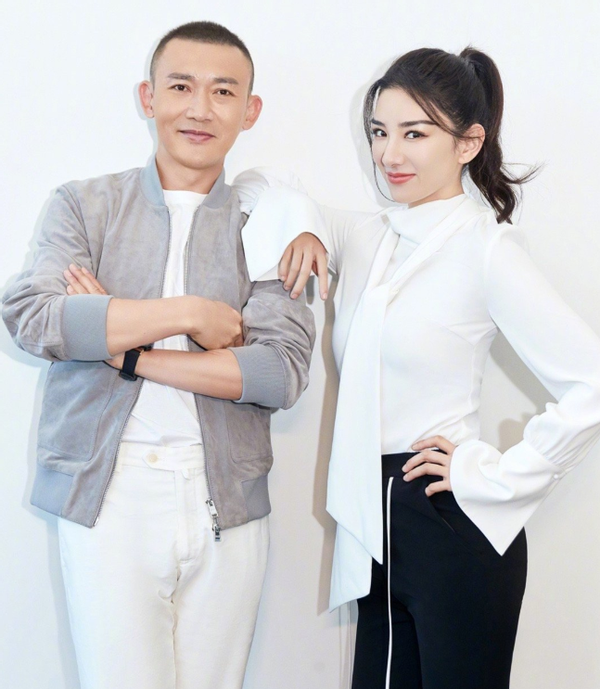 黄奕晒出如今住的豪宅生活过得稳定幸福女儿跟她一点都不像