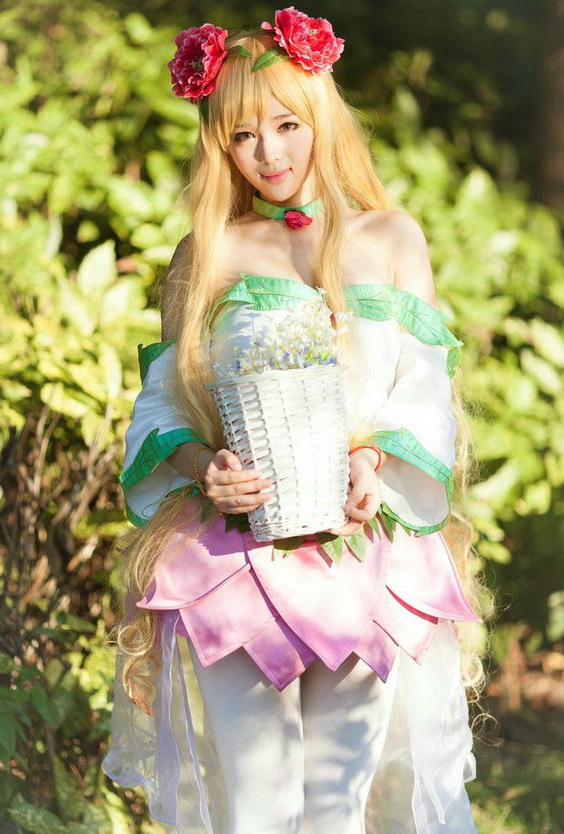 除此之外,糖小幽也是知名的coser,拍摄过很多关于dnf的人物写真,狗逸