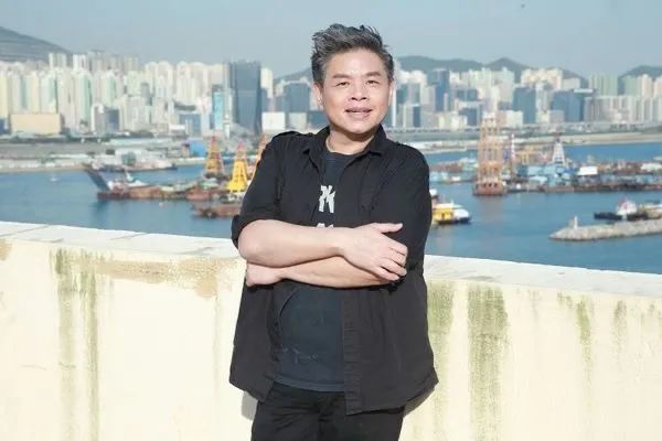 正如李忠希所说,唐奕聪除了在太极乐队中担任键盘琴手以外,他还是香港