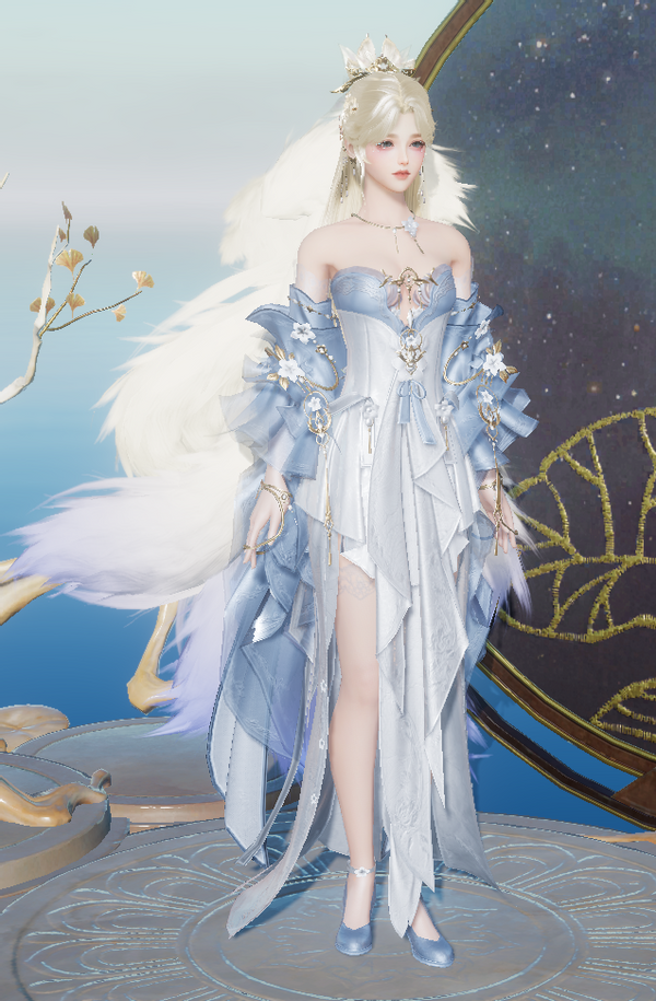 蓝玲珑的暗蓝属于一种向"高级感"靠拢的烟蓝色,然而光凭这一点,个人