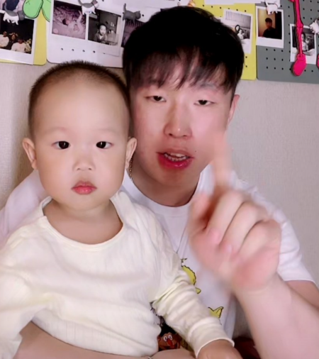 基因太强大德云社烧饼直播儿子烧麦首出镜父子俩似复制粘贴