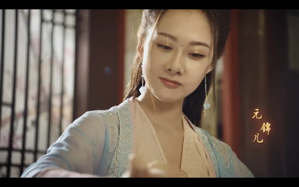 演员曹曦月饰演元锦儿,剧中她和聂云竹是好姐妹,也是新门艺馆当红头牌