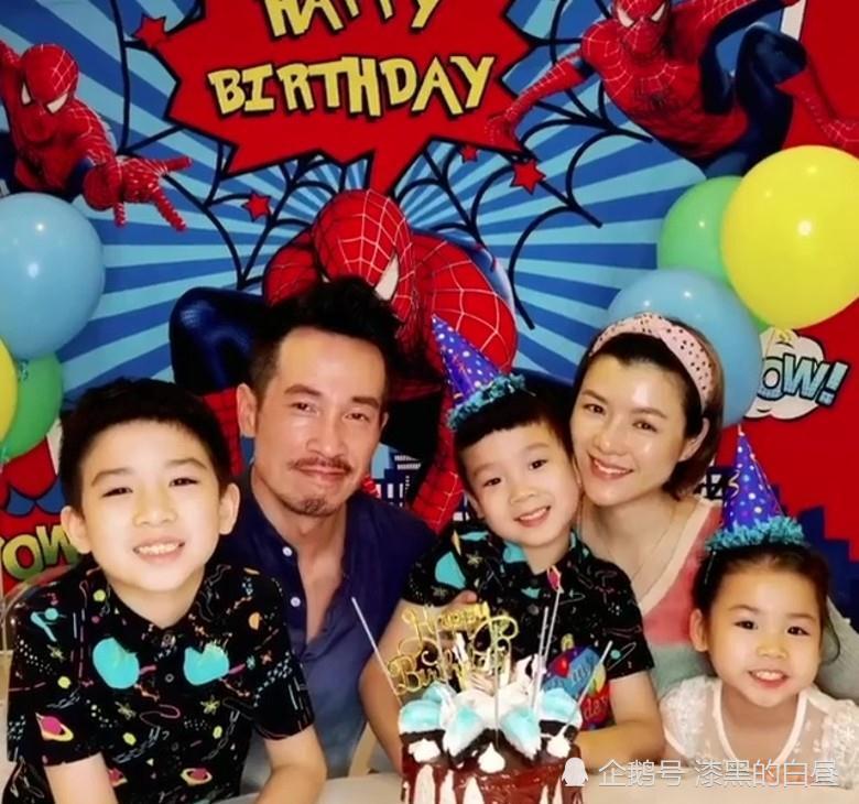 陈茵媺夫妇为次子庆生6岁陈浩锋手舞足蹈很兴奋全家福很温馨