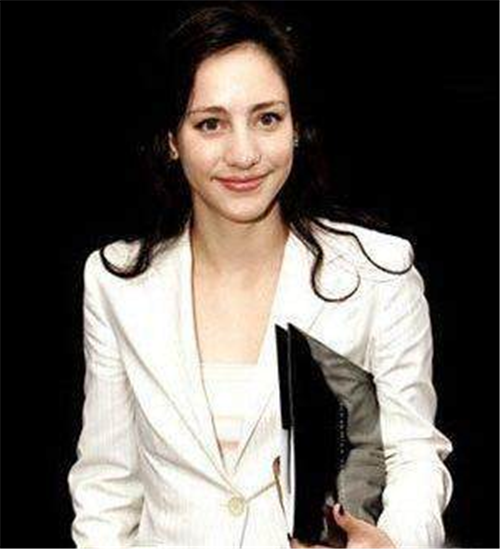 张子强伏诛后34岁老婆罗艳芳出门溜达结果却被4名匪徒下了手