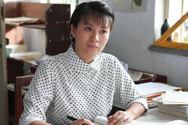 在李幼斌生病时,史兰芽还以经纪人的身份留在《亮剑》剧组照顾李幼斌