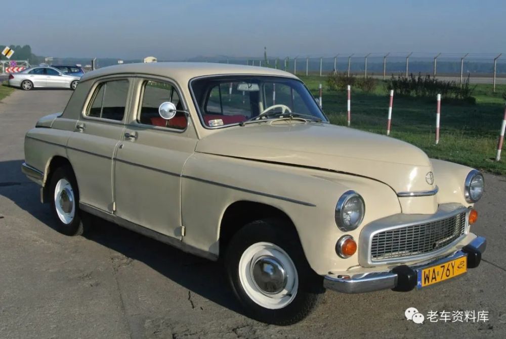 波兰引进了这款轿车的生产技术制造了波兰版的ГАЗ m20"胜利";华沙