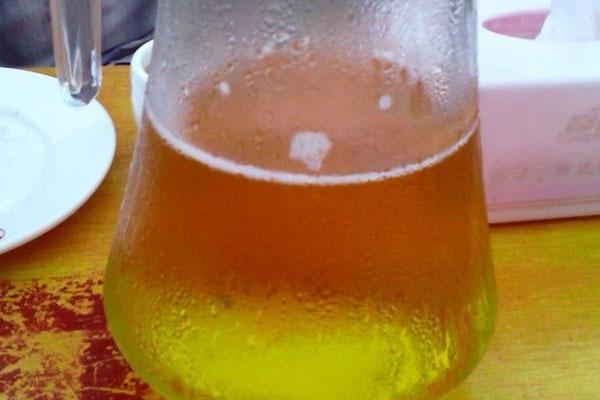 痛风|痛风人群多注意：五种食物让痛风更严重，一定要管住自己的嘴巴