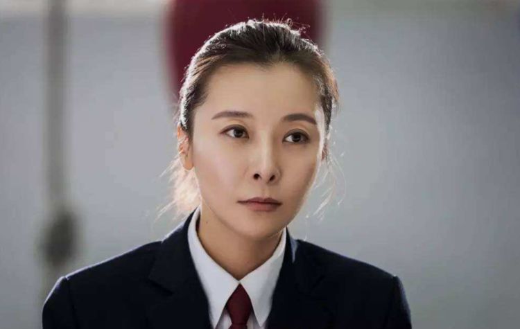 45岁才成名,却因烂桃花太多没人敢娶,今因私生活被网友诟病